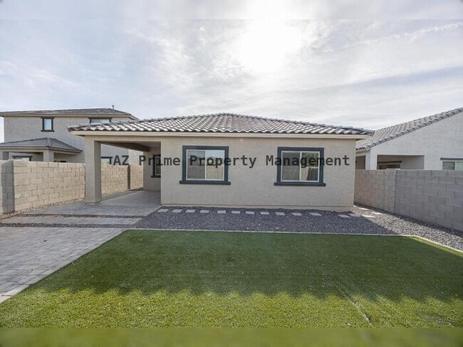 Building Photo - 43606 Juniper Ave