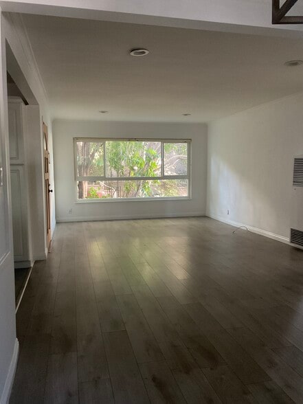 Living room - 7033 Ramsgate Pl