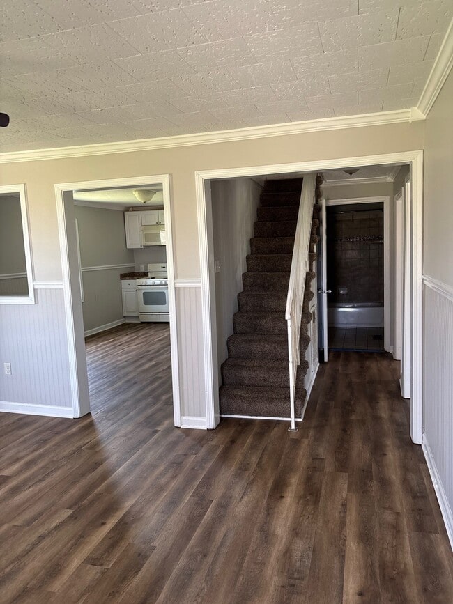 Building Photo - 159 Ervin Ln