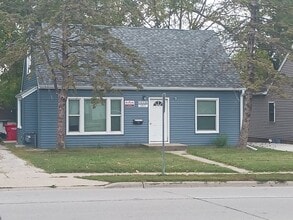 Building Photo - 3013 Lincoln Way