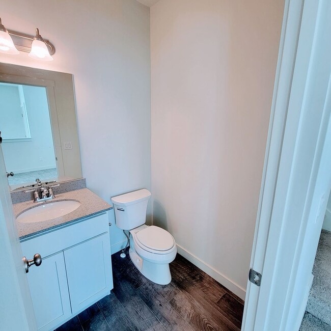 Building Photo - Incredible IVORY TOWNHOME!!