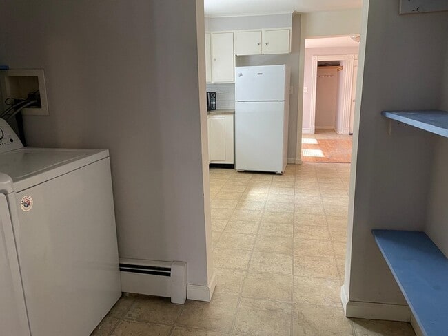 Building Photo - 71 Hickok St