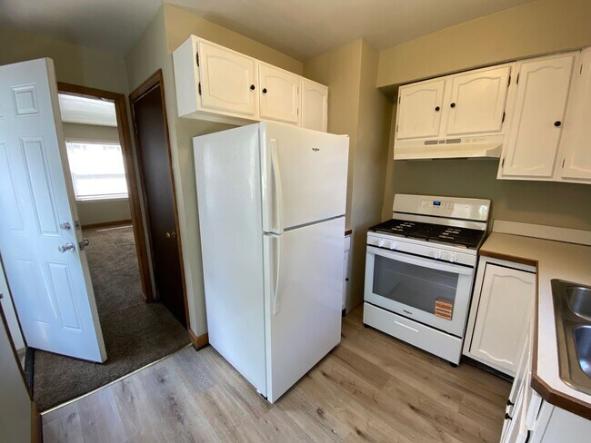 Building Photo - Charming 3-Bedroom Akron Bungalow with Spacious Backyard