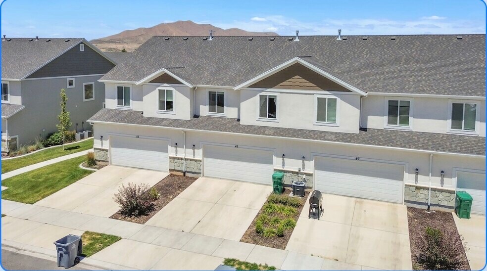 Exterior - 45 E 970 N
