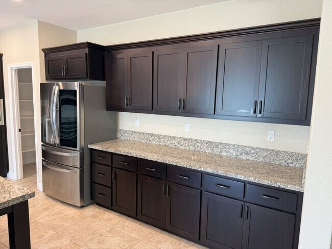 Building Photo - Newer Modern 4 Bedroom 3.5 Bath w/ Bedroom...