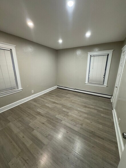 Building Photo - 163 Sabin St