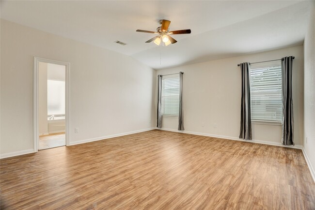 Building Photo - 10046 Hillside Bayou Dr