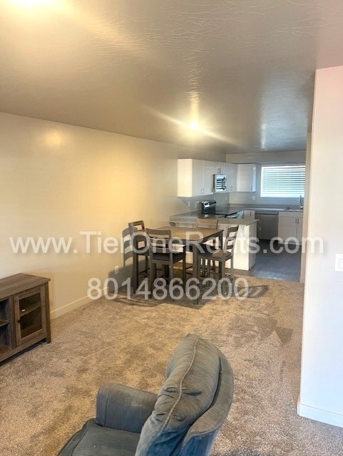 Building Photo - NO DEPOSIT option available for qualified ...