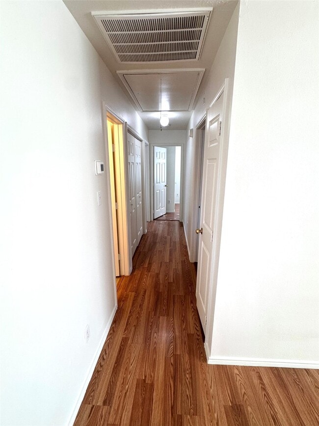 Building Photo - 8225 Gladstone St