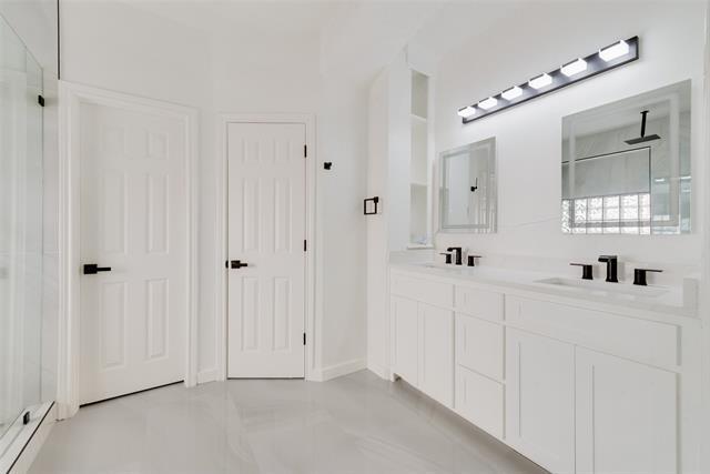 Building Photo - 8209 Shoshoni Dr