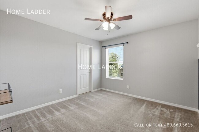 Building Photo - 9504 E Theia Dr