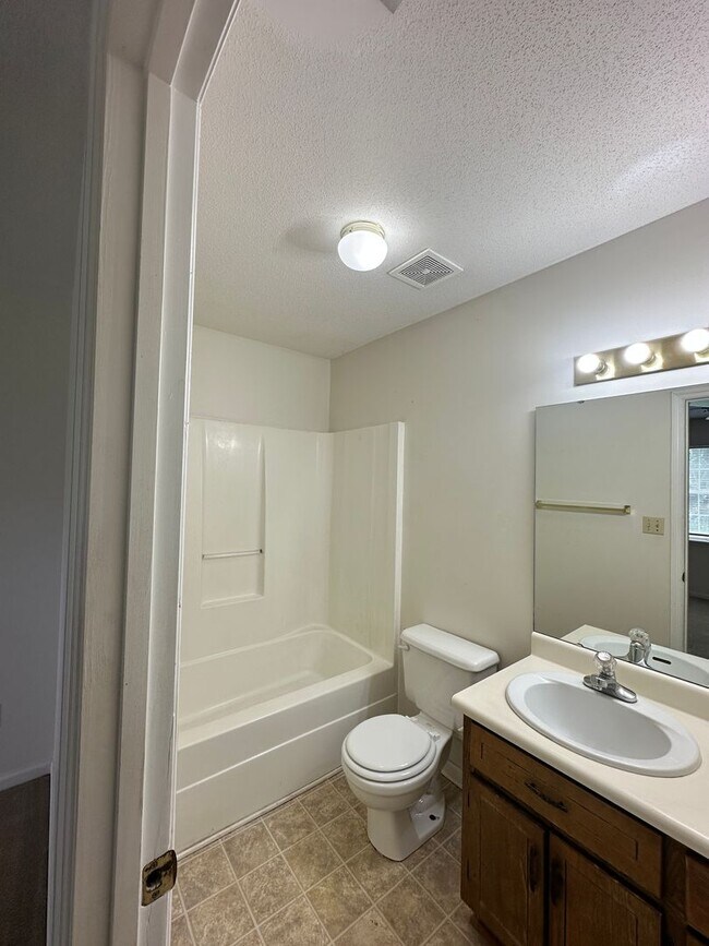 Building Photo - 6119 B Vinnie Dr