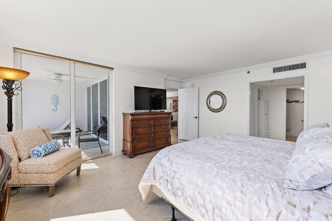 Building Photo - 840 Ocean Dr