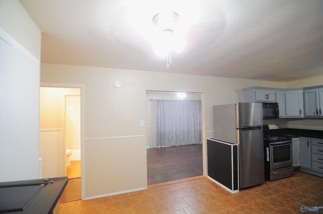 Building Photo - 1702 Truman Dr NE