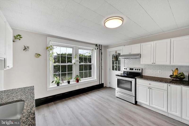 Building Photo - 50 Cacoosing Ave