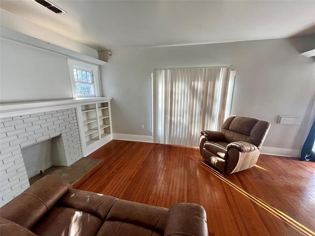 Building Photo - 725 Peach St