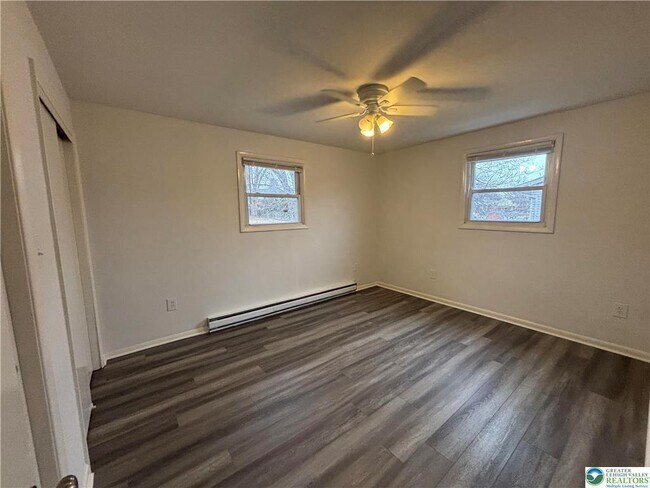 Building Photo - 616 Banks St