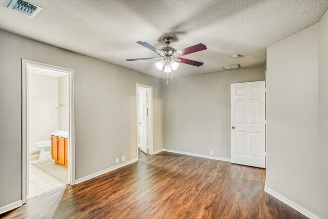 Building Photo - 10403 Falling River Dr