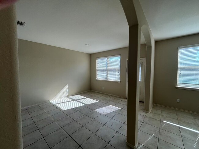 Building Photo - Spacious 4-Bedroom Family Home with Open F...