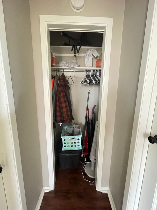 Building Photo - 509 N 53rd Ave W