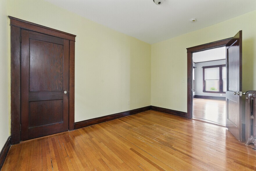 Building Photo - 466 Locust St