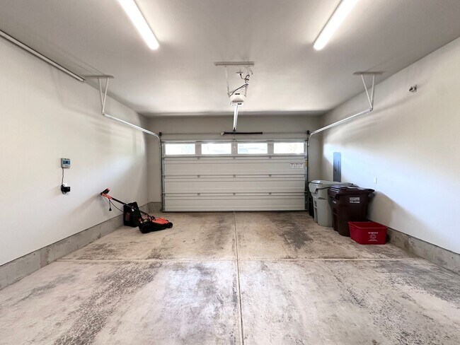 Building Photo - Beautiful Home in Desirable Monterey Estates – Happy Valley