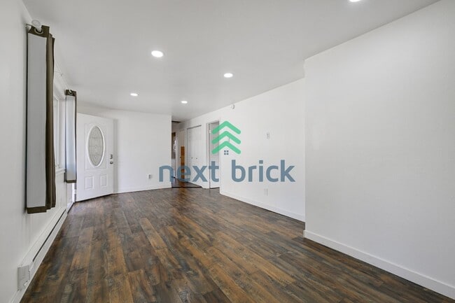 Building Photo - Charming 3-Bedroom Home in Auburn Near Green River College with Fenced Yard & Prime Location!