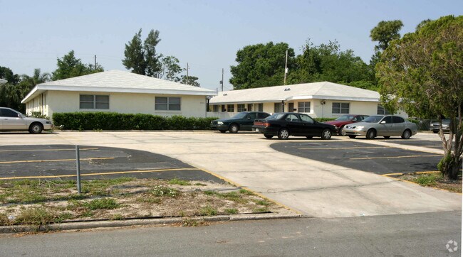 Building Photo - Evan's Garden Apartments