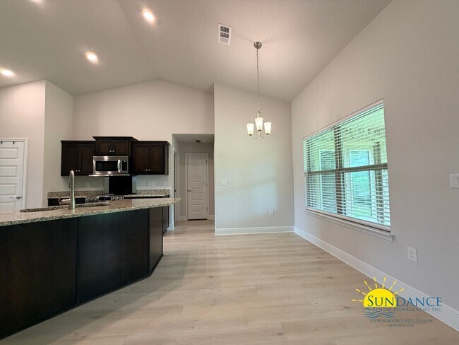 Building Photo - Beautiful 4-Bedroom Home in Quiet Crestview Cul-de-Sac!