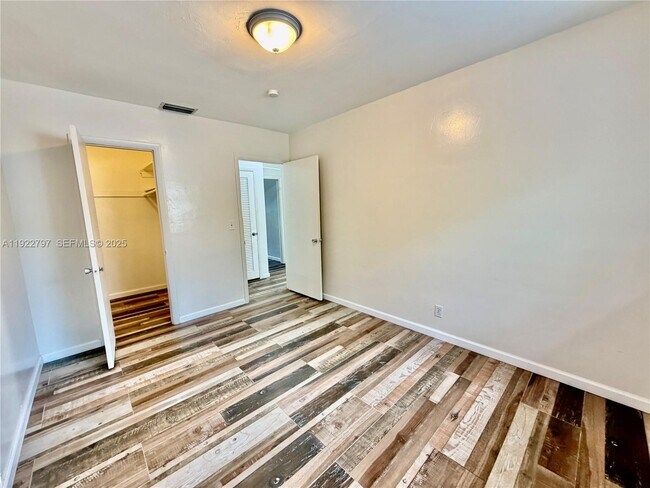 Building Photo - 1821 N 17th Ct