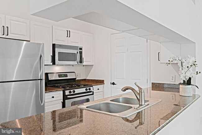 Building Photo - 12921 Centre Park Cir