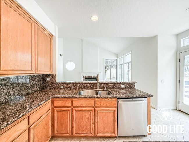 Building Photo - 709 S Hidden Creek Cir