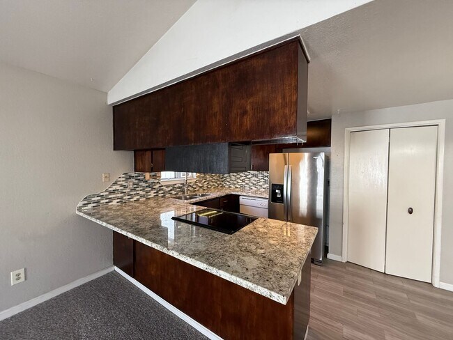 Building Photo - Moonstar &amp; Temescal Duplex