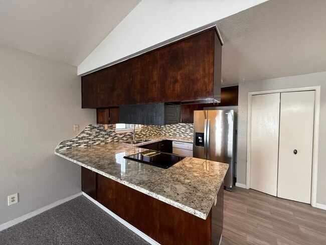 Building Photo - Temescal &amp; Moonstar Duplex