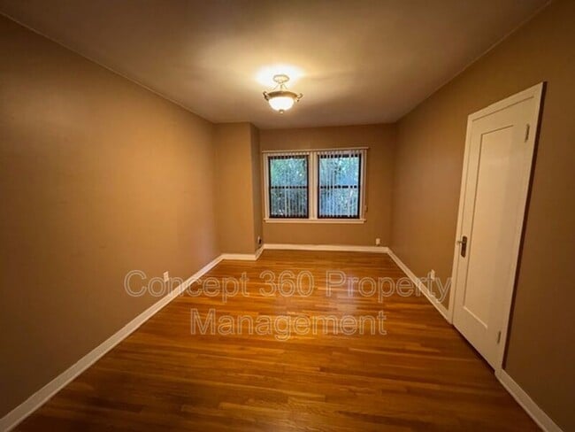 Building Photo - 2727 E De Soto St