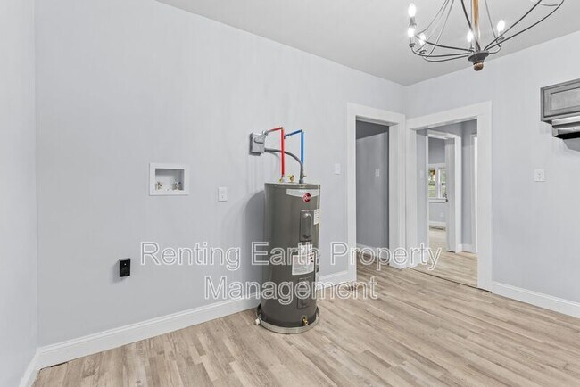 Building Photo - 500 61st St