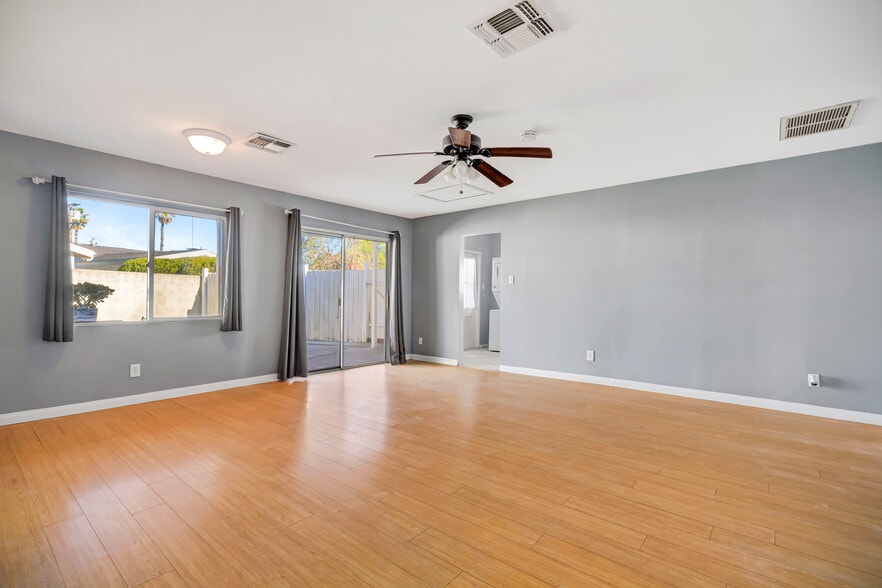 Building Photo - 15157 Valleyheart Dr