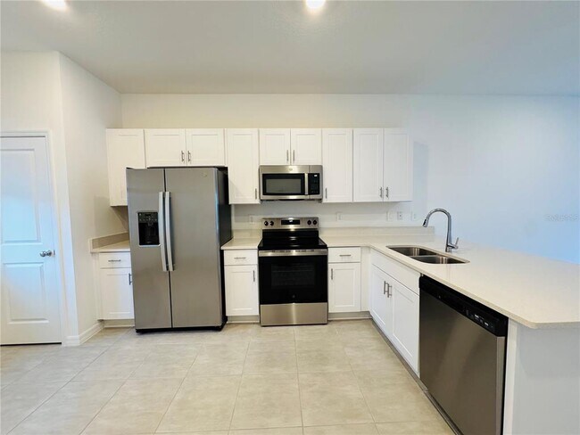 Building Photo - 2923 Skyline Lp