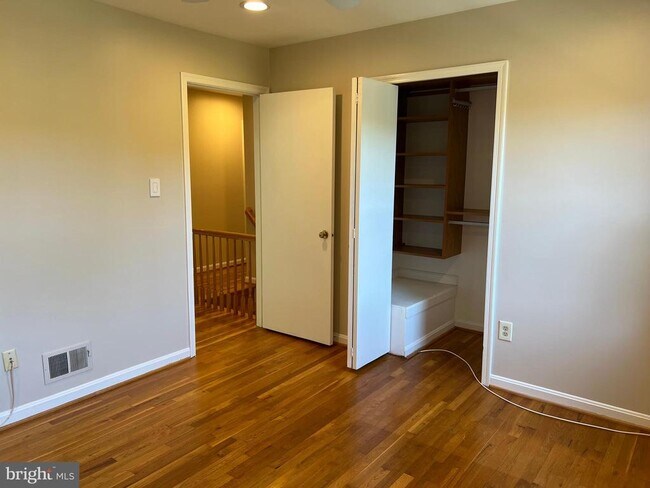 Building Photo - 9502 Tregaron Pl
