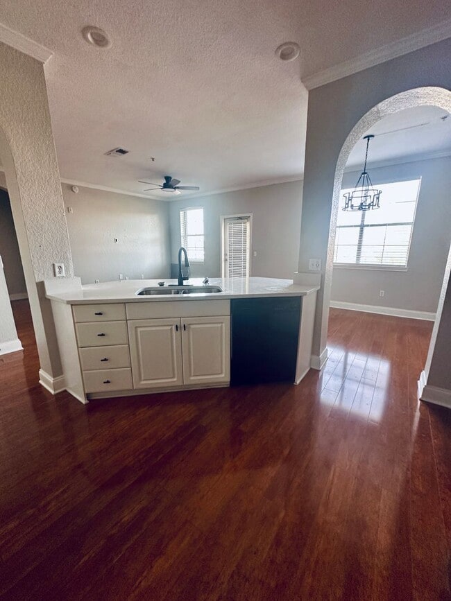 Building Photo - Elegant 1Brm 1Ba wood floors, quartz count...