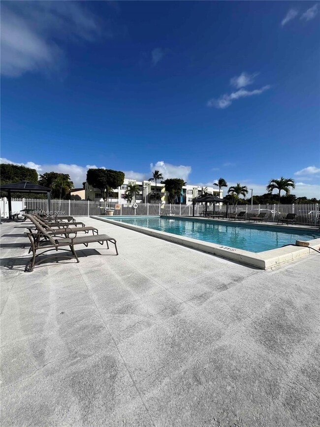 Building Photo - 10785 SW 108th Ave