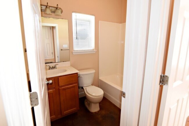 Building Photo - New Orleans Ave