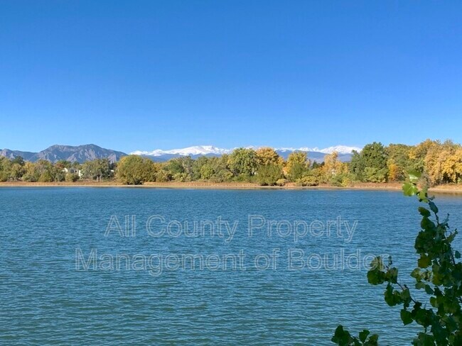 Building Photo - 727 Julian Cir