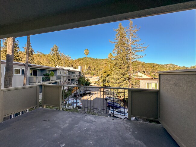 Building Photo - 1829 Lincoln Ave