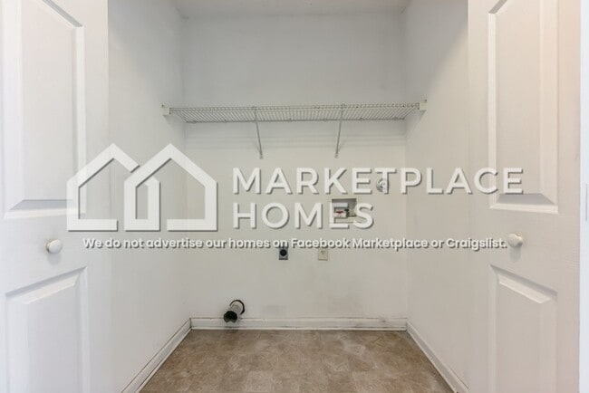 Building Photo - 1700 Crabtree Cir