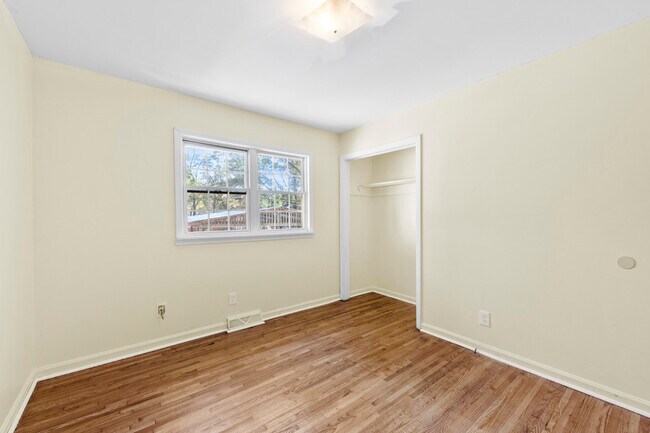 Building Photo - 3220 Wiseman Dr