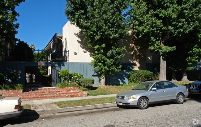 Building Photo - Buffalo Sherman Oaks Apartments