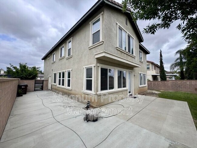 Building Photo - 35889 Wolverine Ln