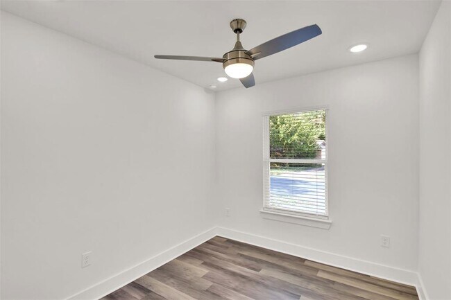 Building Photo - 2101 Benwick Cir