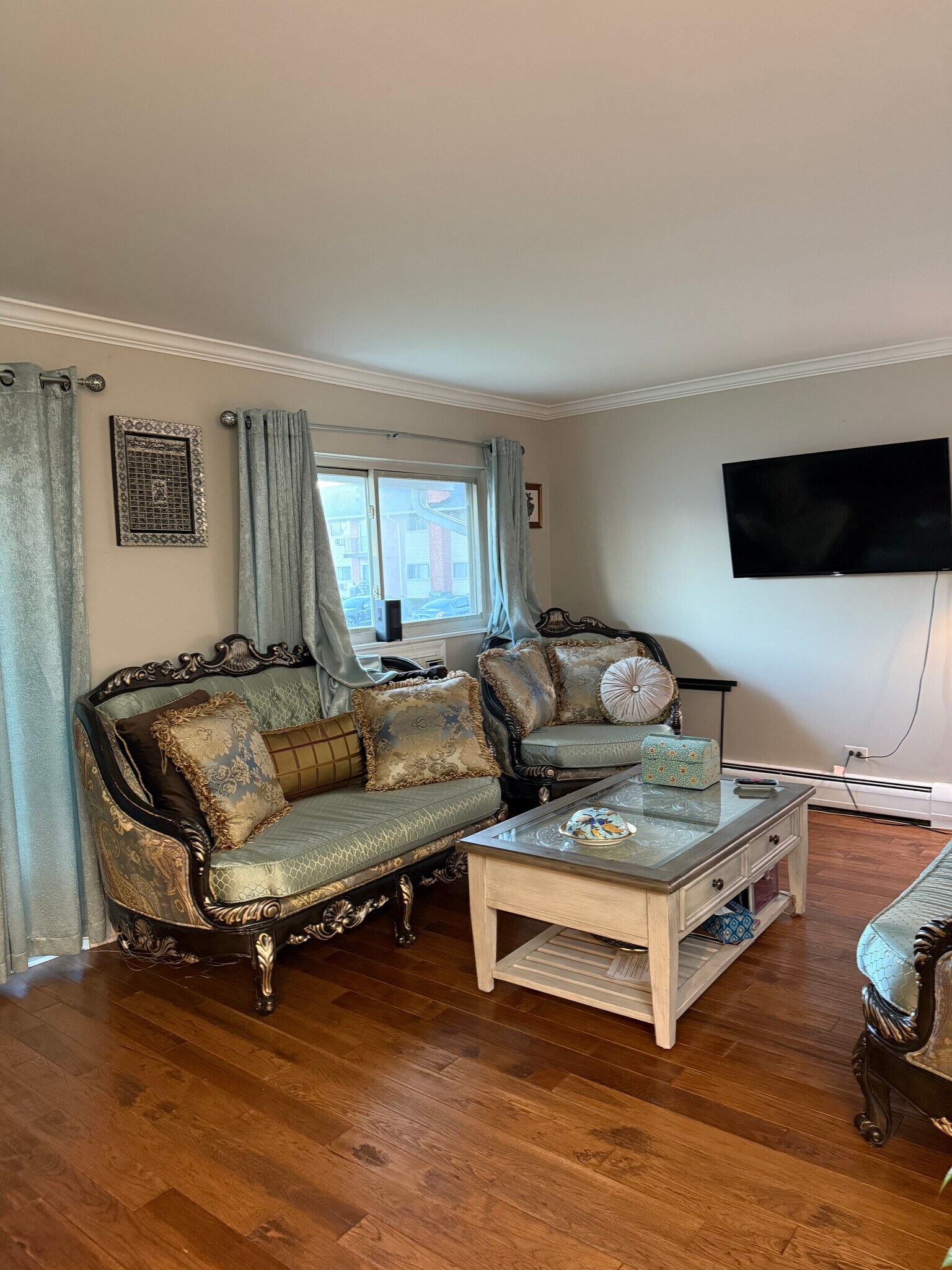 Building Photo - 685 E Fullerton Ave